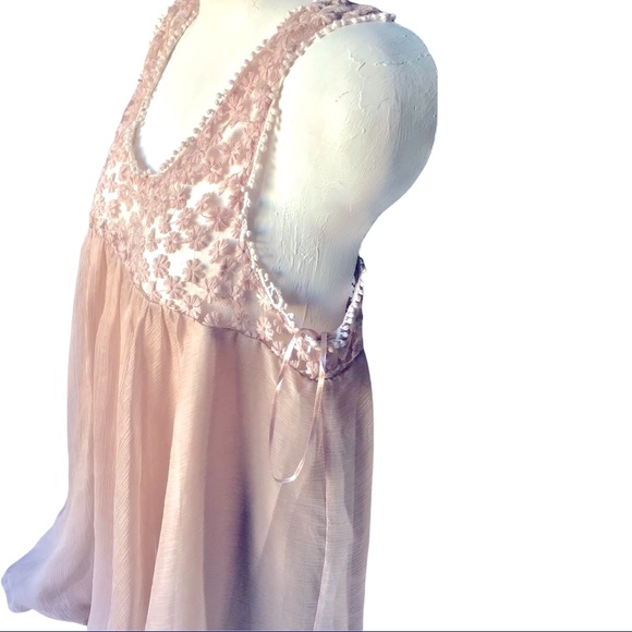 Darling little Top🌸🌸 - Picture 2 of 6